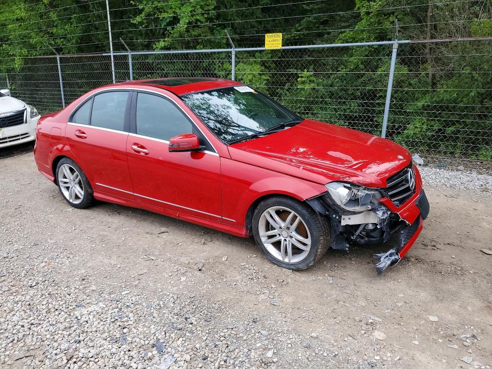 2014 Mercedes-benz C მანქანა იყიდება აუქციონზე, vin: WDDGF4HB3EA947163, აუქციონის ნომერი: 65225186
