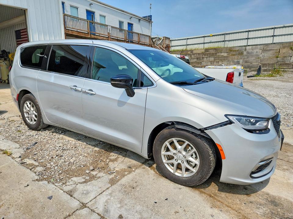 64469766 :رقم المزاد ، 2C4RC1BG8TR260333 vin ، 2026 Chrysler Pacifica مزاد بيع