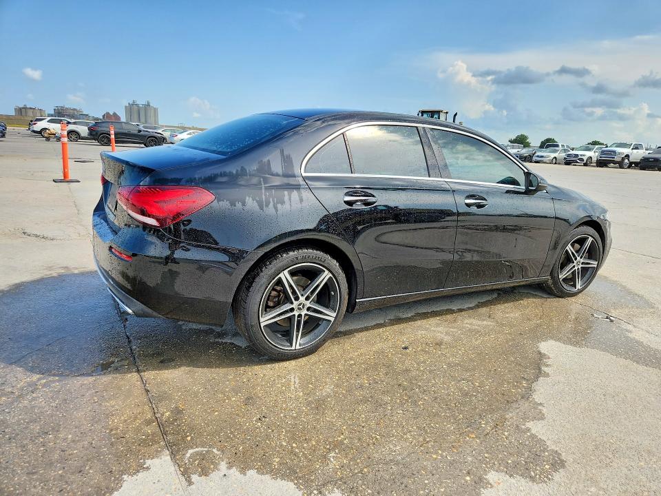 64106596 :رقم المزاد ، WDD3G4EB5KW018879 vin ، 2019 Mercedes-benz A مزاد بيع