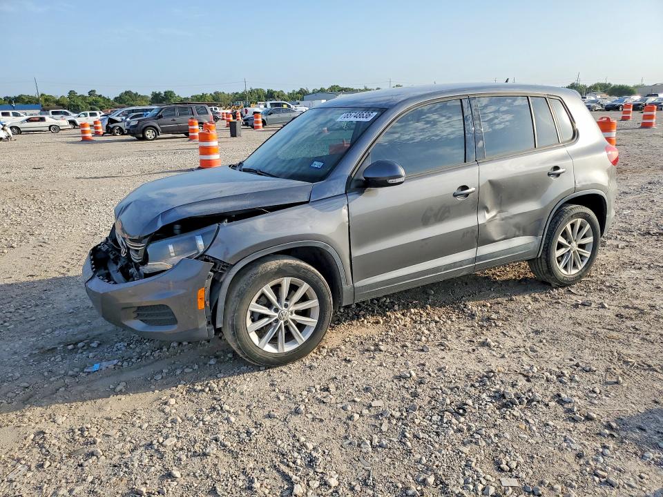 65748636 :رقم المزاد ، WVGAV7AXXHK047543 vin ، 2017 Volkswagen Tiguan مزاد بيع