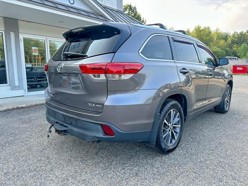 2018 Toyota Highlander მანქანა იყიდება აუქციონზე, vin: 5TDJZRFH5JS535979, აუქციონის ნომერი: 65192076