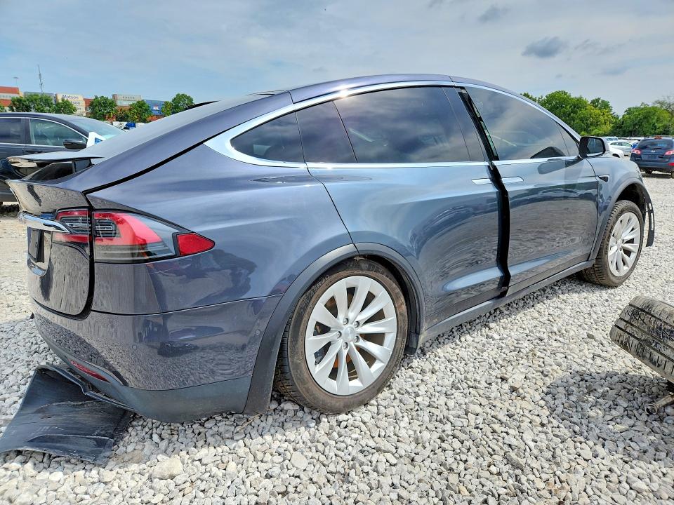 64817086 :رقم المزاد ، 5YJXCDE22LF308140 vin ، 2020 Tesla Model X مزاد بيع