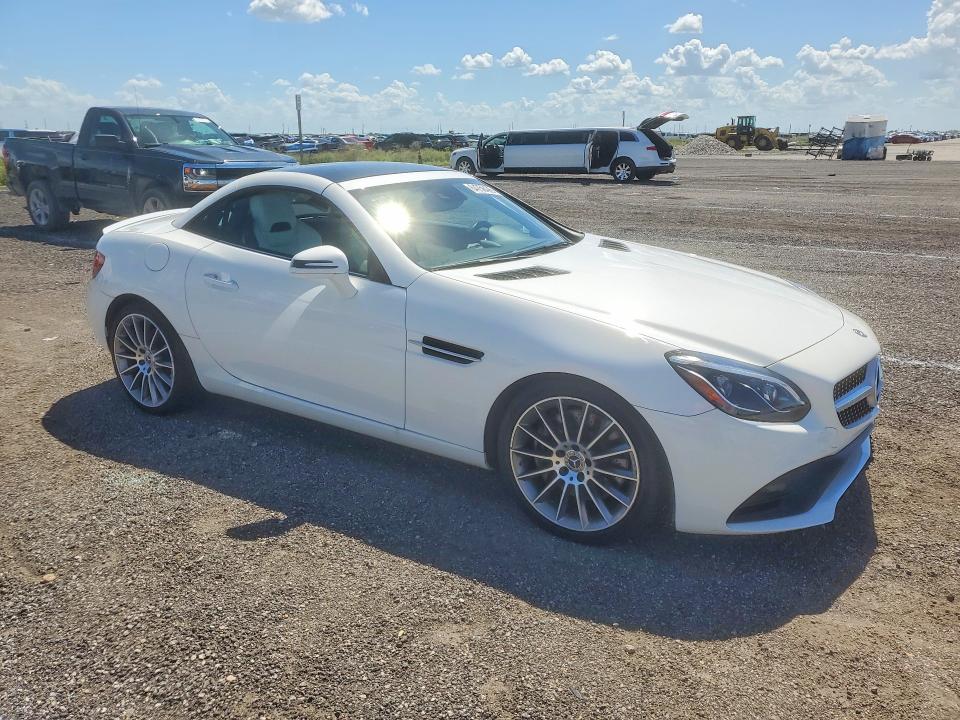 64756426 :رقم المزاد ، WDDPK3JA7JF148541 vin ، 2018 Mercedes-benz Slc مزاد بيع