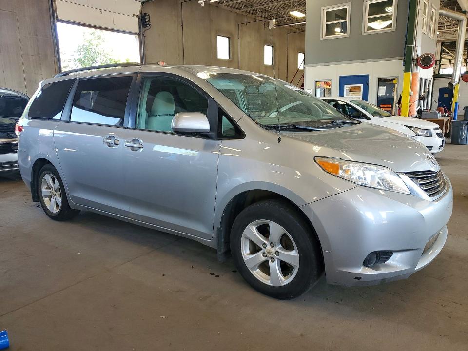 65324506 :رقم المزاد ، 5TDKK3DCXBS109929 vin ، 2011 Toyota Sienna مزاد بيع