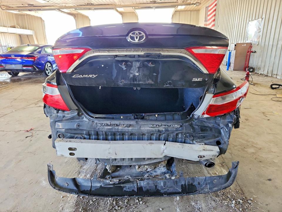 63762386 :رقم المزاد ، 4T1BF1FK2FU082106 vin ، 2015 Toyota Camry مزاد بيع