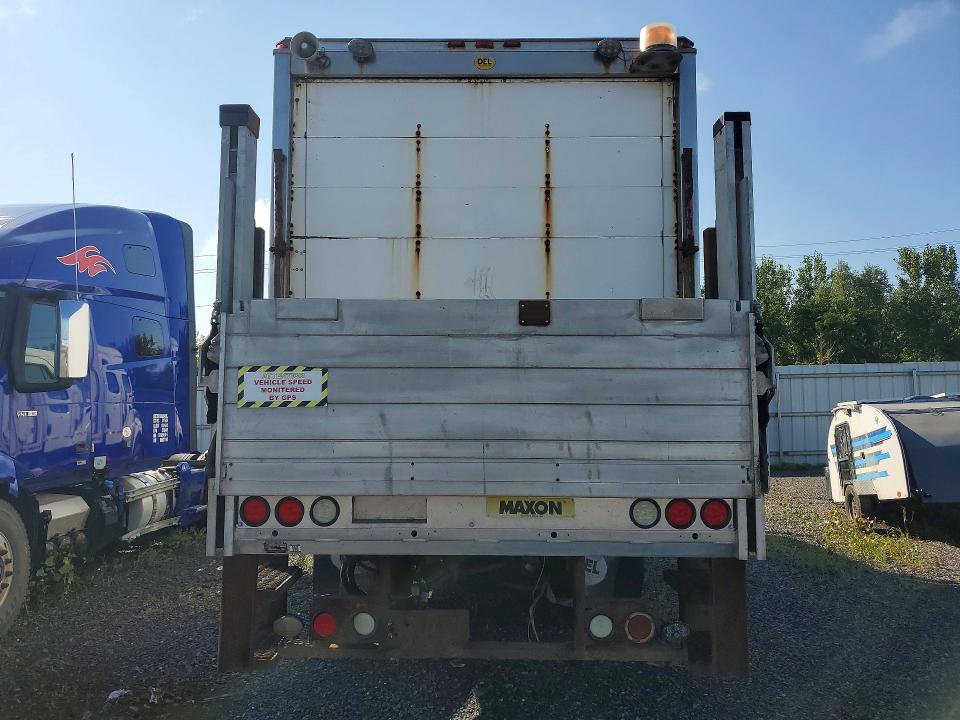 60070606 :رقم المزاد ، 1FVAC3BS1ADAT9421 vin ، 2010 Freightliner M2 مزاد بيع