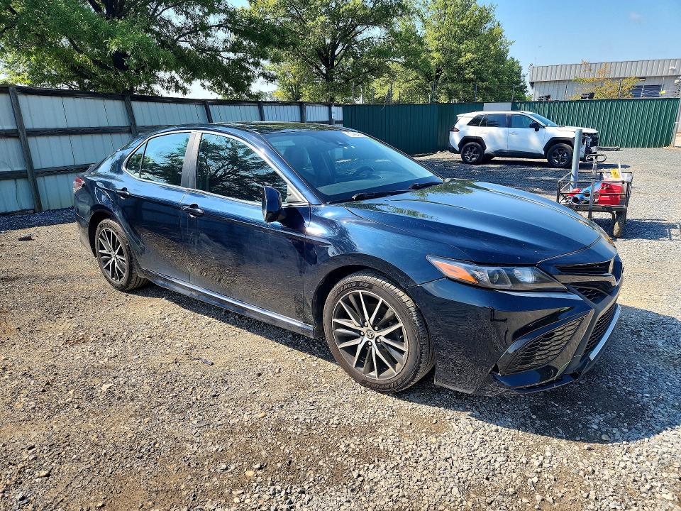 Продажа на аукционе авто 2021 Toyota Camry, vin: 4T1G11AK4MU582812, номер лота: 64032576