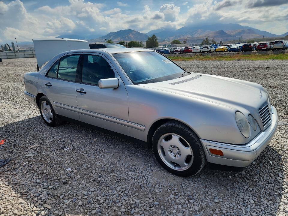 65177816 :رقم المزاد ، WDBJF65H4XA743428 vin ، 1999 Mercedes-benz E مزاد بيع
