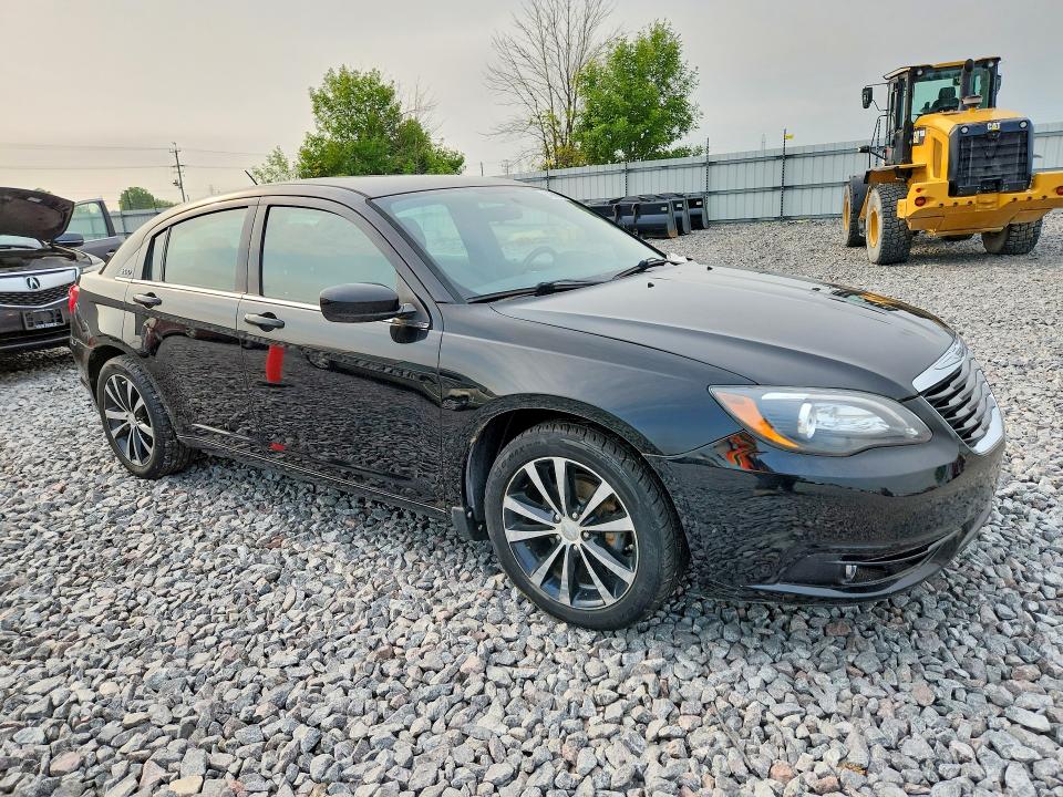 64696246 :رقم المزاد ، 1C3CCBBB9DN674434 vin ، 2013 Chrysler 200 مزاد بيع