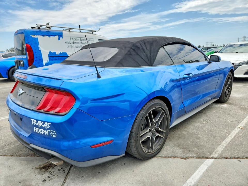 2020 Ford Mustang მანქანა იყიდება აუქციონზე, vin: 1FATP8UH6L5131843, აუქციონის ნომერი: 64476936