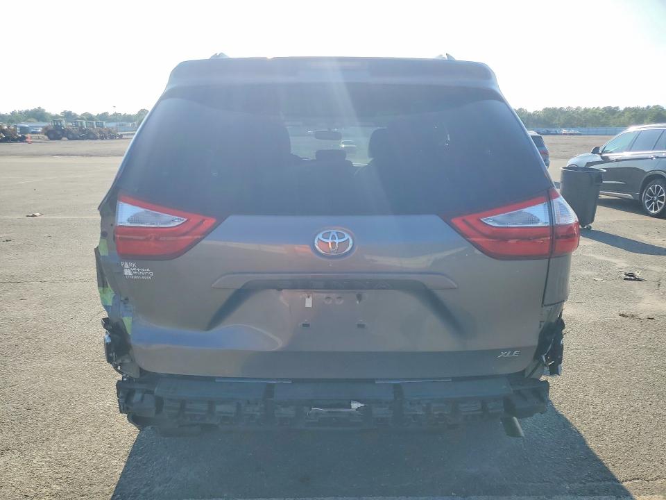 66096306 :رقم المزاد ، 5TDYZ3DC3HS875161 vin ، 2017 Toyota Sienna مزاد بيع