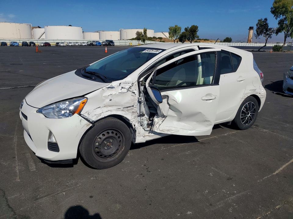 Auction sale of the 2013 Toyota Prius C, vin: JTDKDTB35D1550879, lot number: 64329736