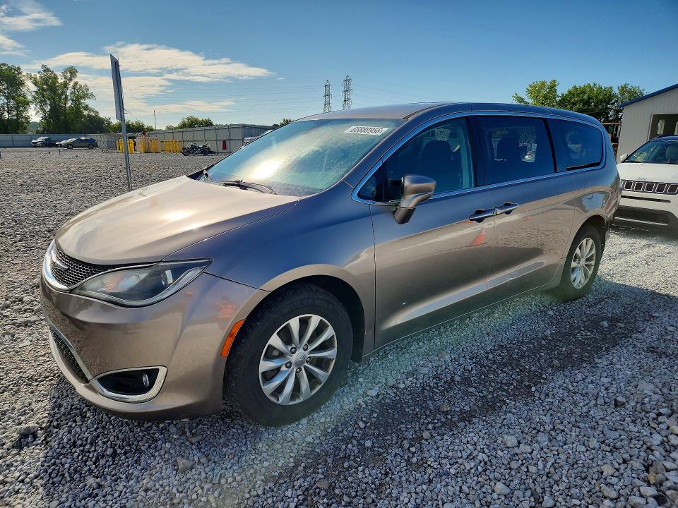65880956 :رقم المزاد ، 2C4RC1FGXJR256923 vin ، 2018 Chrysler Pacifica مزاد بيع