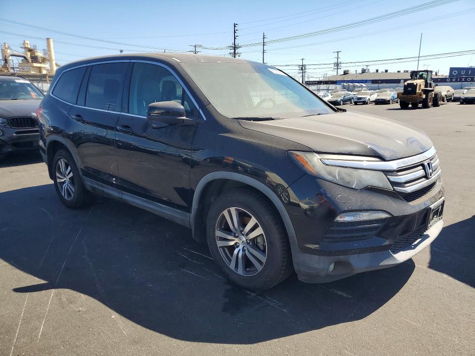 63926166 :رقم المزاد ، 5FNYF5H59HB020890 vin ، 2017 Honda Pilot مزاد بيع