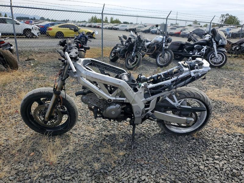64577316 :رقم المزاد ، JS1VP53A842100452 vin ، 2004 Suzuki Sv650 مزاد بيع