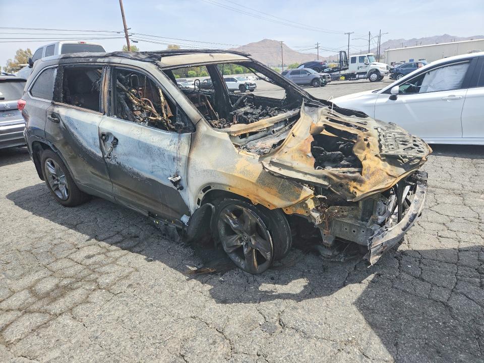 63435966 :رقم المزاد ، 5TDDGRFH9JS045984 vin ، 2018 Toyota Highlander Hybrid مزاد بيع