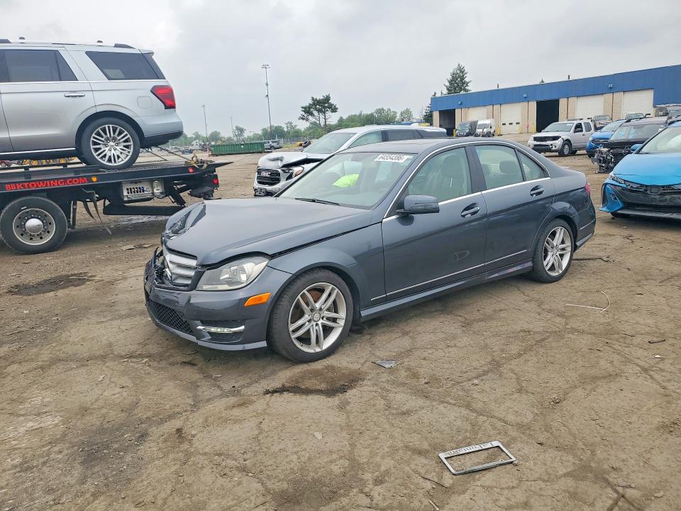 2014 Mercedes-benz C მანქანა იყიდება აუქციონზე, vin: WDDGF8AB4EA892983, აუქციონის ნომერი: 64554386