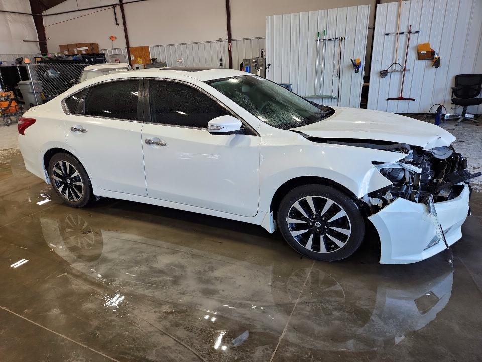 Продажа на аукционе авто 2018 Nissan Altima, vin: 1N4AL3AP8JC211347, номер лота: 66609726