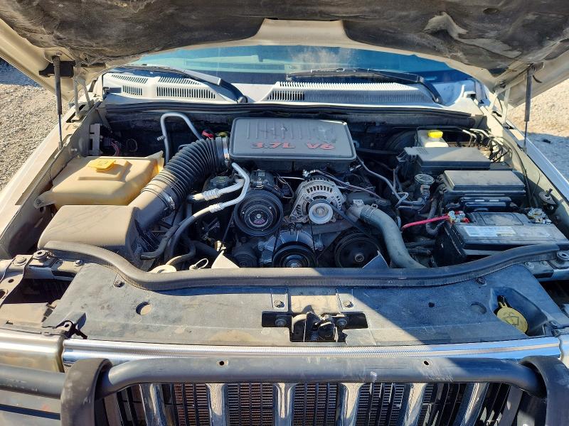 67184726 :رقم المزاد ، 1J8HG48K58C172295 vin ، 2008 Jeep Commander مزاد بيع