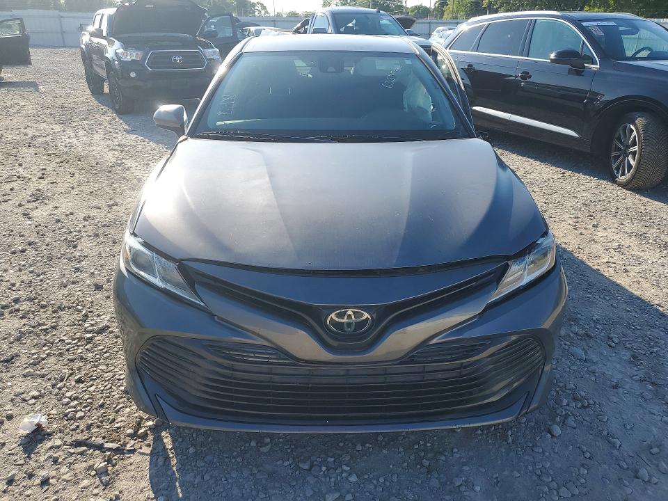 63599406 :رقم المزاد ، 4T1C11AK5LU951125 vin ، 2020 Toyota Camry مزاد بيع