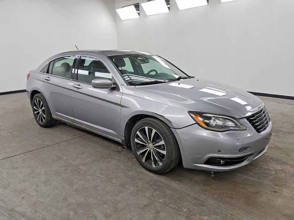 61455636 :رقم المزاد ، 1C3CCBBB4DN633354 vin ، 2013 Chrysler 200 مزاد بيع