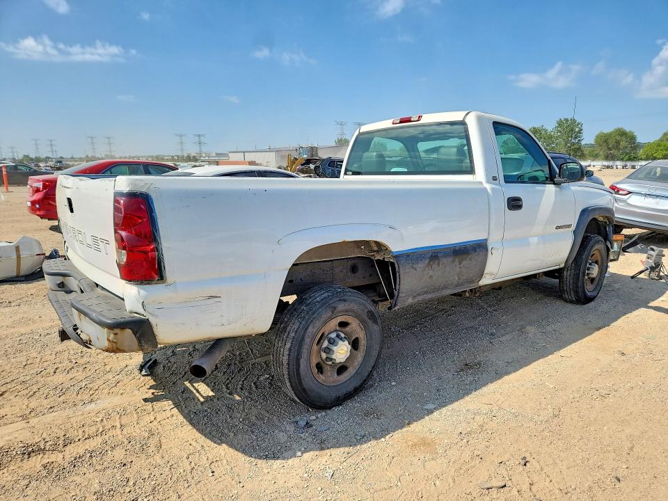 66372226 :رقم المزاد ، 1GCHC24U44E262311 vin ، 2004 Chevrolet Silverado مزاد بيع