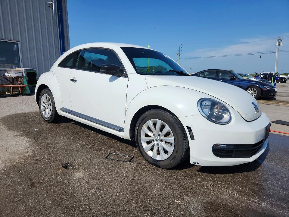 2015 Volkswagen Beetle მანქანა იყიდება აუქციონზე, vin: 3VWF17AT0FM643010, აუქციონის ნომერი: 65114126