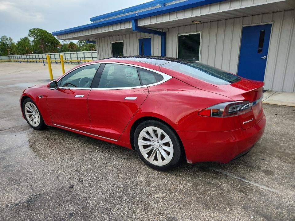 64022836 :رقم المزاد ، 5YJSA1E25GF160733 vin ، 2016 Tesla Model S مزاد بيع