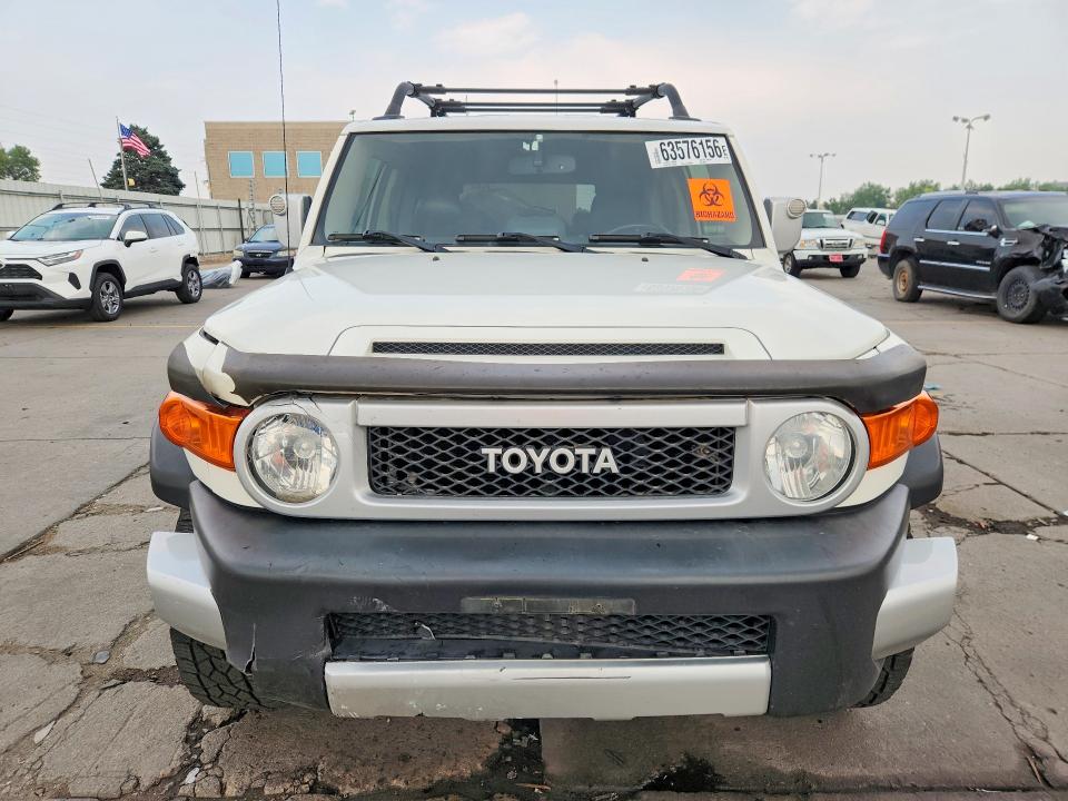 2014 Toyota Fj Cruiser მანქანა იყიდება აუქციონზე, vin: JTEBU4BF6EK200801, აუქციონის ნომერი: 63576156