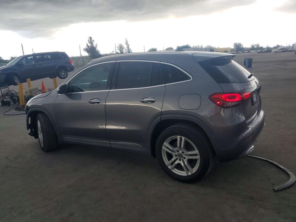 63121076 :رقم المزاد ، W1N4N4HBXMJ124771 vin ، 2021 Mercedes-benz Gla مزاد بيع