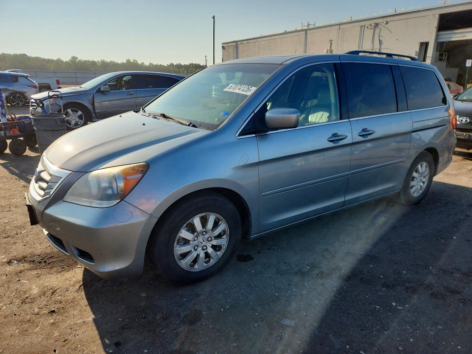 67074126 :رقم المزاد ، 5FNRL3H7XAB080816 vin ، 2010 Honda Odyssey مزاد بيع