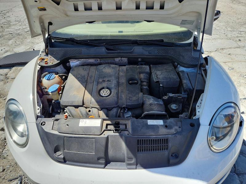 64339136 :رقم المزاد ، 3VW5X7AT7DM828419 vin ، 2013 Volkswagen Beetle مزاد بيع