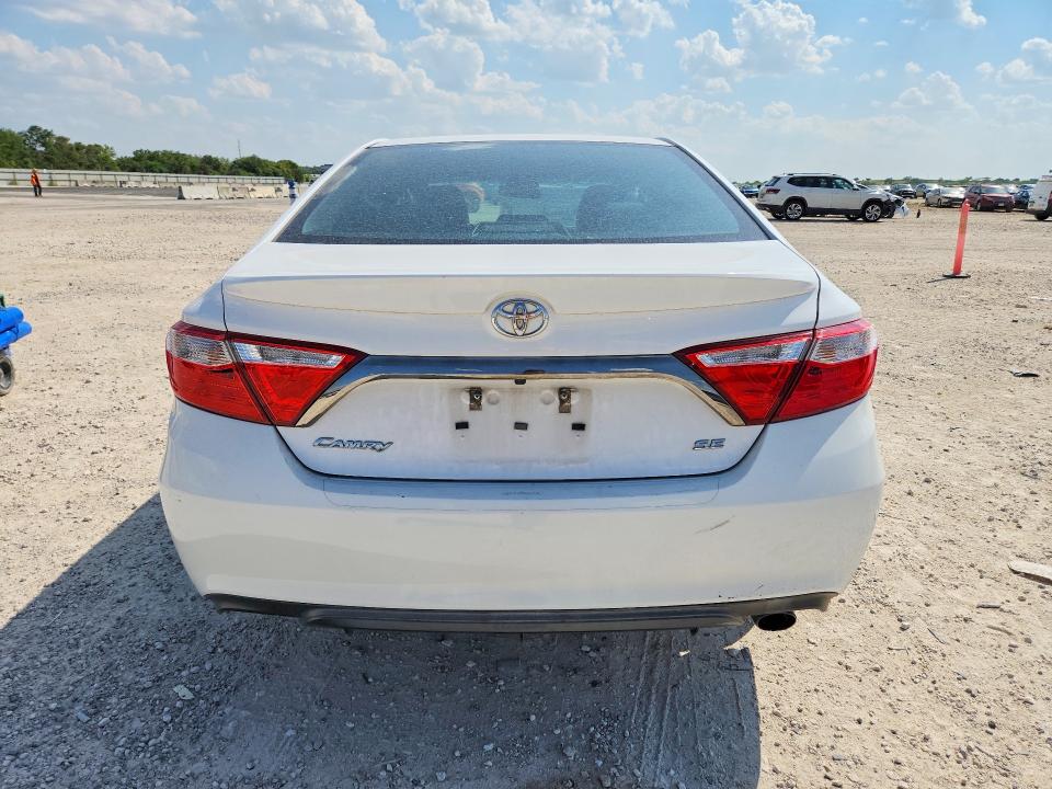 63669826 :رقم المزاد ، 4T1BF1FK7FU996058 vin ، 2015 Toyota Camry مزاد بيع