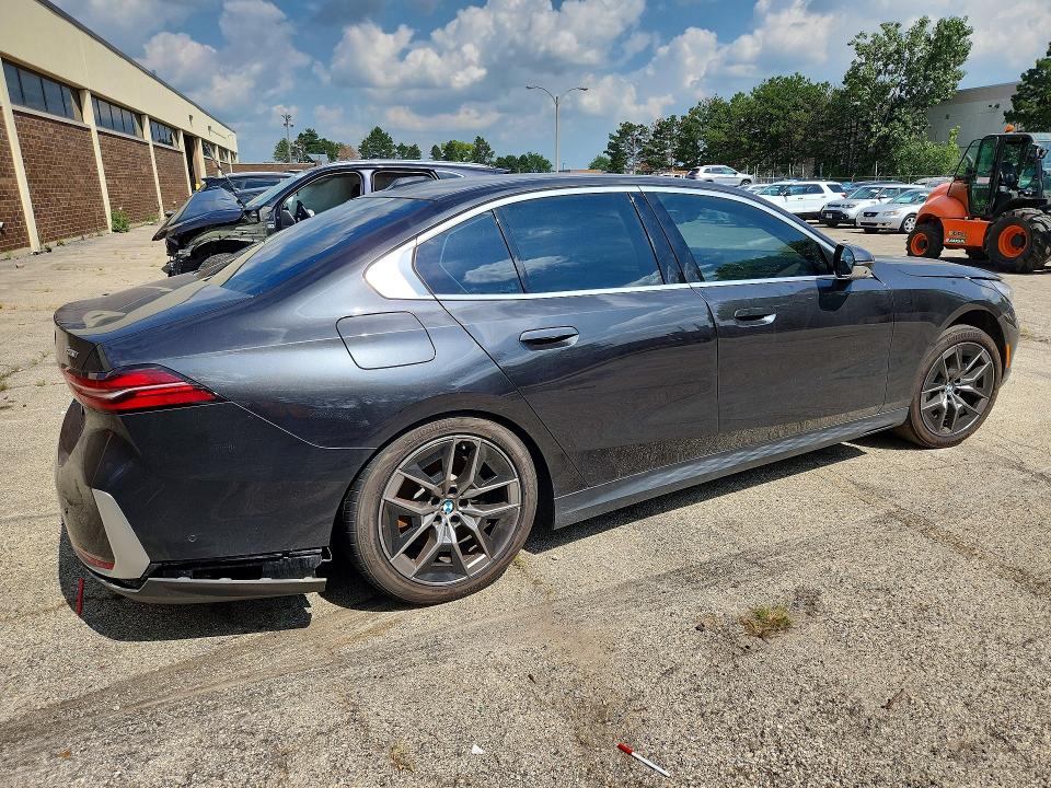 64035956 :رقم المزاد ، WBA53FJ04SCT87763 vin ، 2025 Bmw 530 مزاد بيع