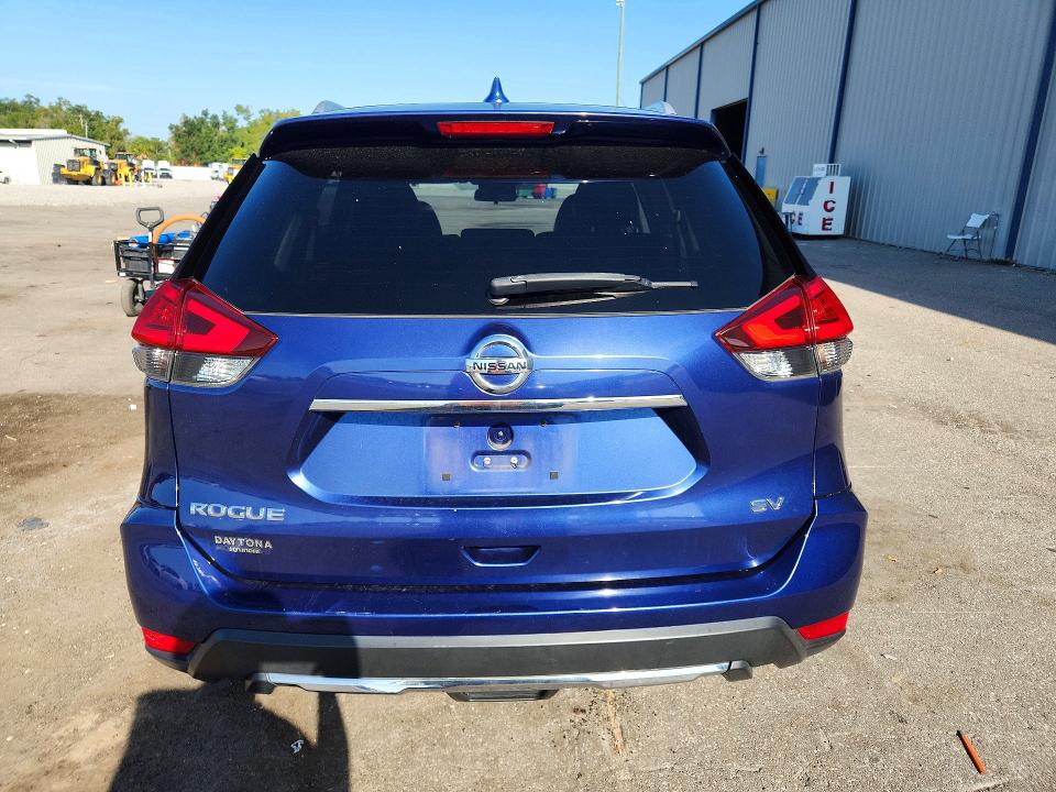 2017 Nissan Rogue მანქანა იყიდება აუქციონზე, vin: JN8AT2MT1HW135061, აუქციონის ნომერი: 64755706