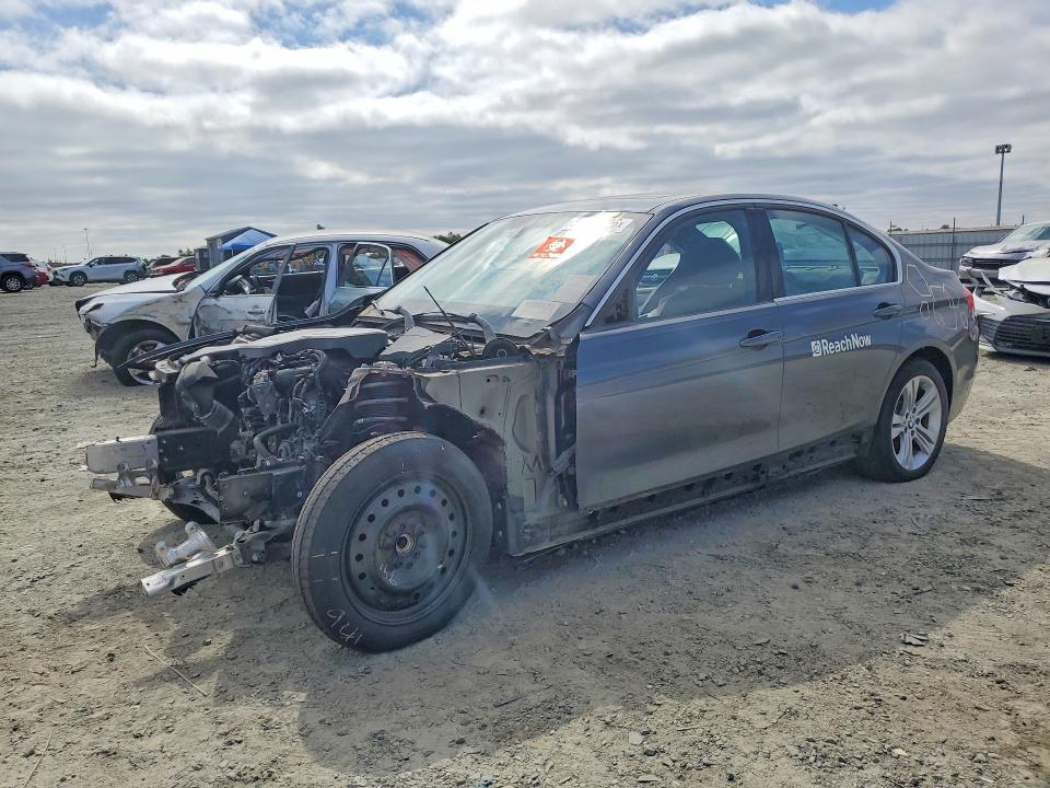 65400036 :رقم المزاد ، WBA8D9C5XHK678402 vin ، 2017 Bmw 330 مزاد بيع