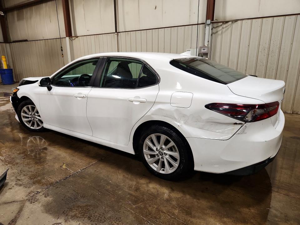63911916 :رقم المزاد ، 4T1C11BKXMU032284 vin ، 2021 Toyota Camry مزاد بيع