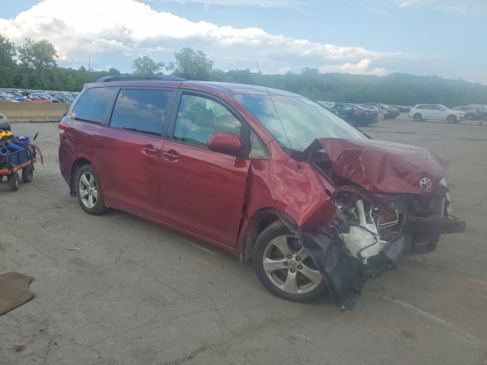 65378946 :رقم المزاد ، 5TDKK3DC4ES460890 vin ، 2014 Toyota Sienna مزاد بيع