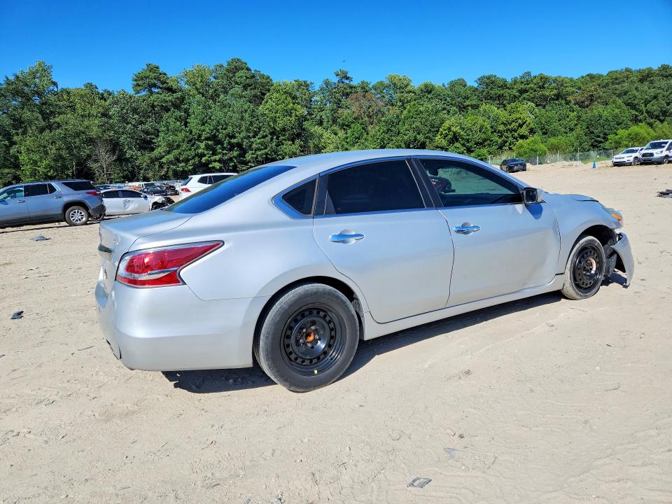 2015 Nissan Altima მანქანა იყიდება აუქციონზე, vin: 1N4AL3AP2FN335240, აუქციონის ნომერი: 64375926