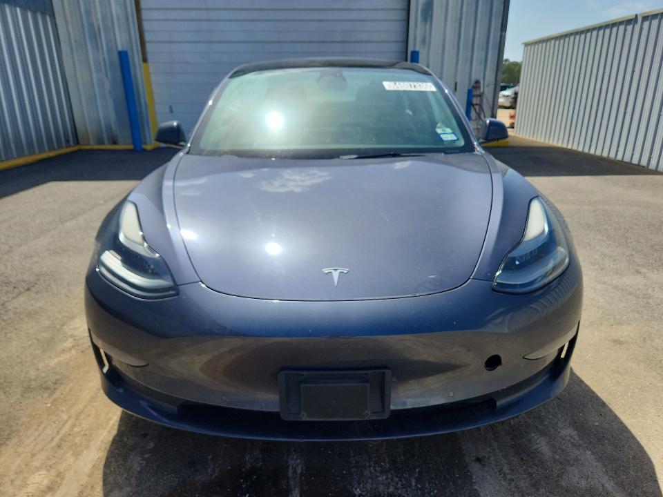 64807336 :رقم المزاد ، 5YJ3E1EA5NF286426 vin ، 2022 Tesla Model 3 مزاد بيع