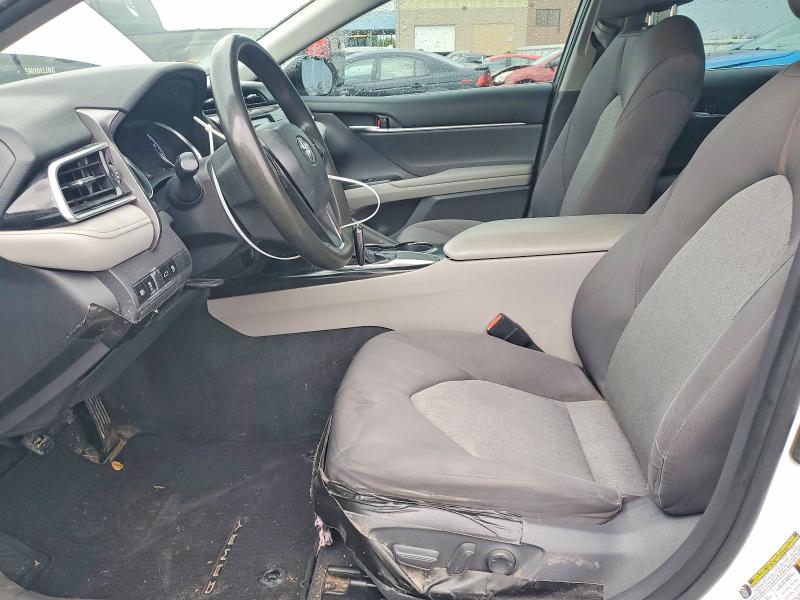 65563186 :رقم المزاد ، 4T1B11HK9JU541054 vin ، 2018 Toyota Camry مزاد بيع