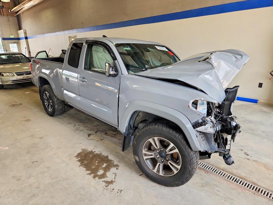 Продаж на аукціоні авто 2018 Toyota Tacoma, vin: 5TFSZ5AN6JX126328, номер лоту: 63659326