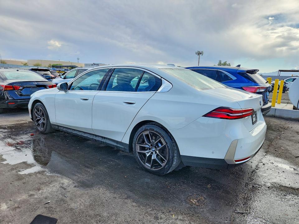 64131056 :رقم المزاد ، WBA43FJ05TCV65080 vin ، 2026 Bmw 530 مزاد بيع