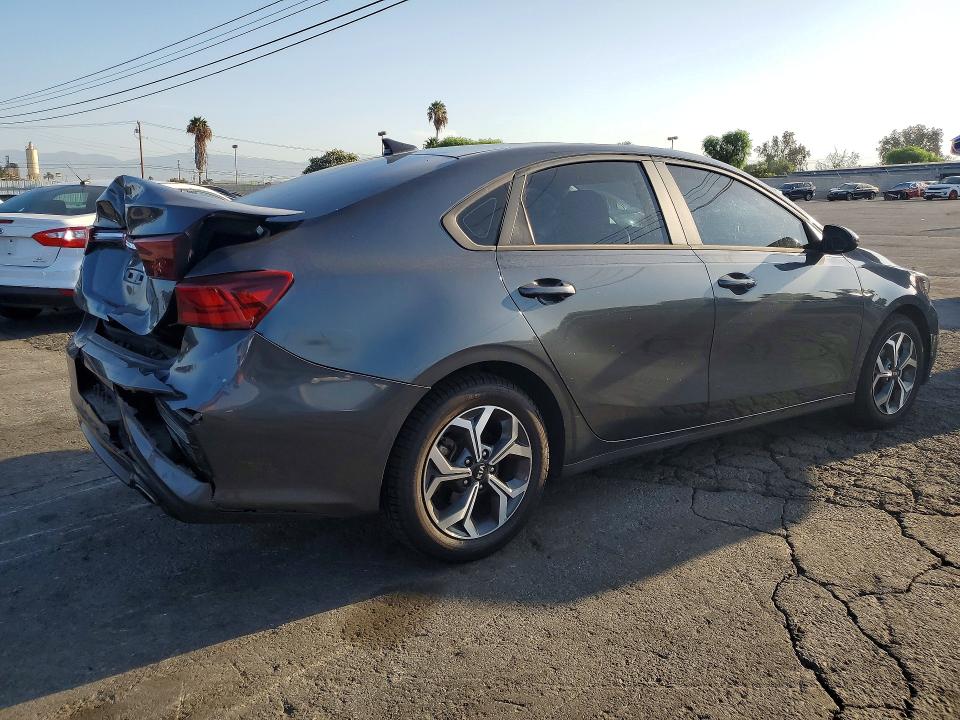 63821166 :رقم المزاد ، 3KPF24AD3ME407773 vin ، 2021 Kia Forte مزاد بيع