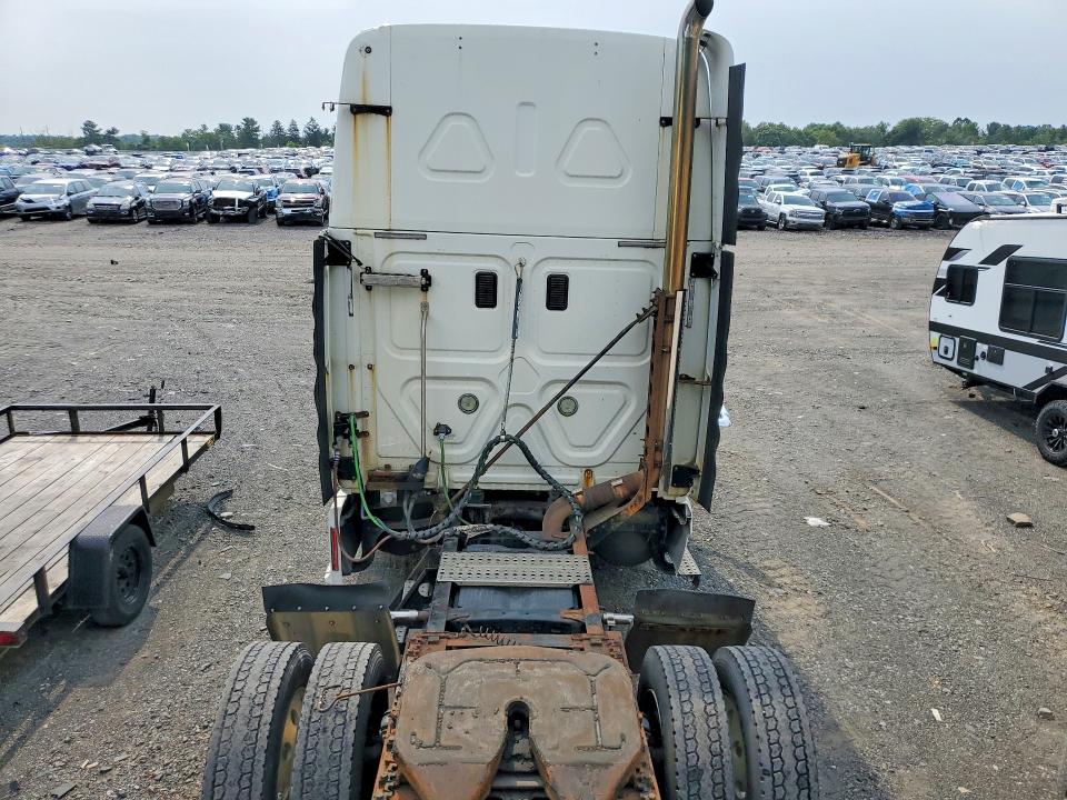 Продажа на аукционе авто 2011 Freightliner Cascadia, vin: 1FUJGLBG8BSAW3765, номер лота: 64903086