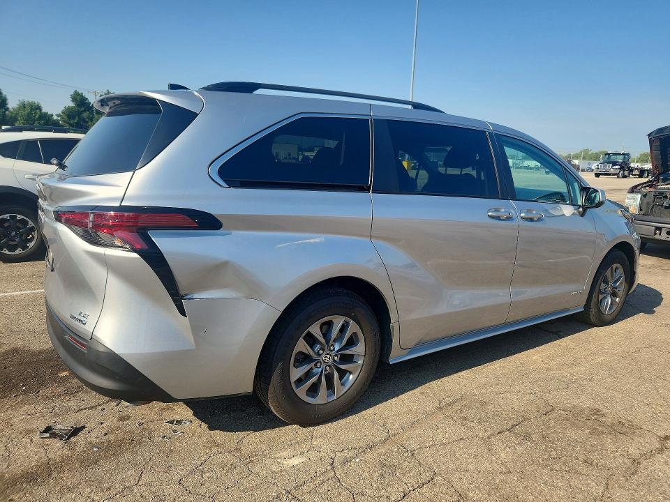 2021 Toyota Sienna მანქანა იყიდება აუქციონზე, vin: 5TDKRKEC3MS073086, აუქციონის ნომერი: 64052896