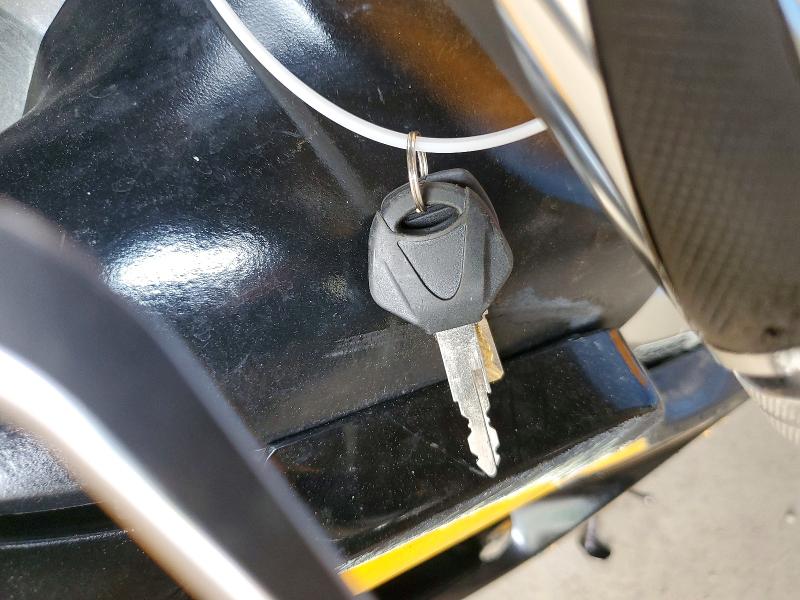 64396646 :رقم المزاد ، JH2PC3523YM100526 vin ، 2000 Honda Cbr600 مزاد بيع
