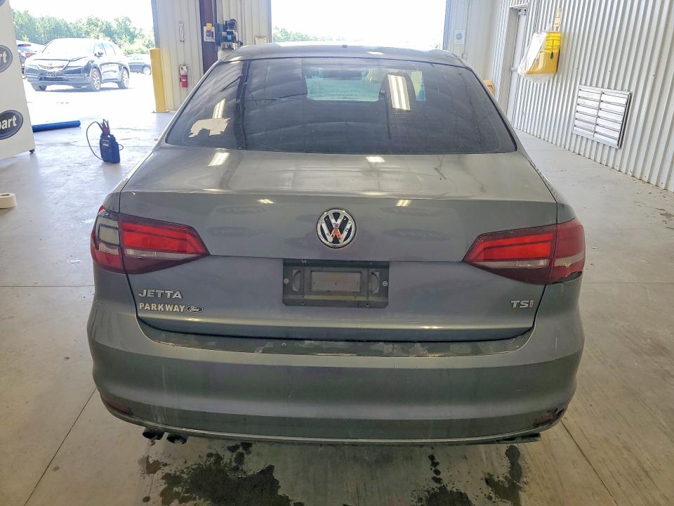 65237996 :رقم المزاد ، 3VW2B7AJ6HM348068 vin ، 2017 Volkswagen Jetta مزاد بيع
