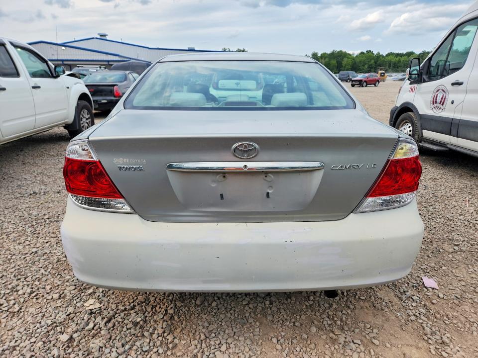 64794786 :رقم المزاد ، 4T1BE32K65U525845 vin ، 2005 Toyota Camry مزاد بيع