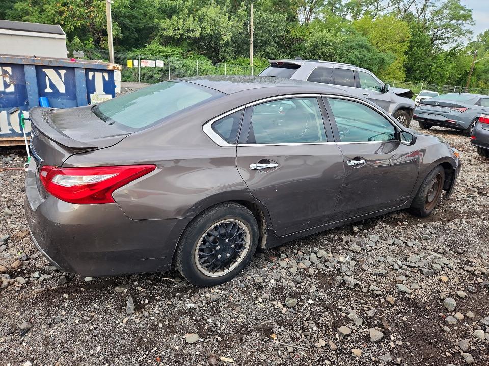 2017 Nissan Altima მანქანა იყიდება აუქციონზე, vin: 1N4AL3APXHN316700, აუქციონის ნომერი: 63833796